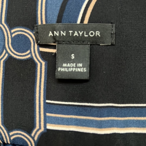 Ann Taylor women’s navy blue blouse - Picture 6 of 10